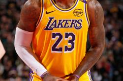 k体育官网入口-詹姆斯的表现引发NBA总决赛热议