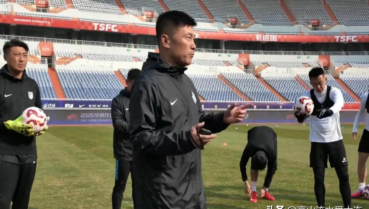 包含大连一方迎战天津天海，全队全力备战争取连胜的词条